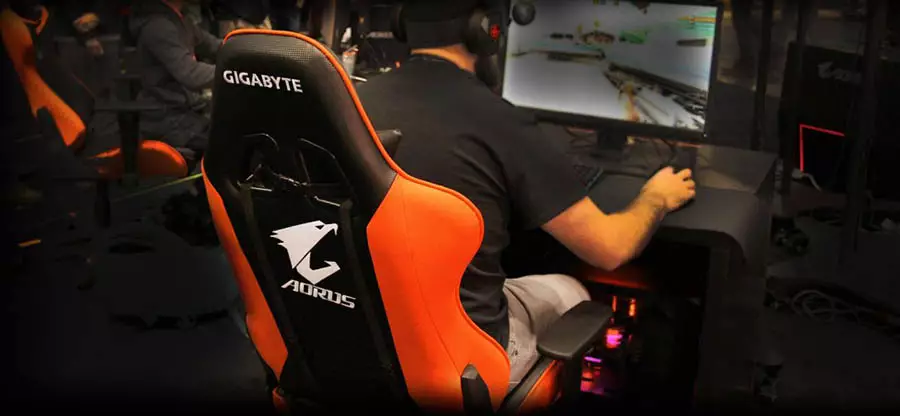 Gigabyte AORUS AGC300 Gaming Chair - 3