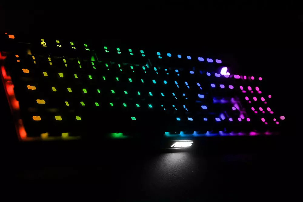 Gigabyte AORUS K9 RGB Optical Mechanical Gaming Keyboard - 2