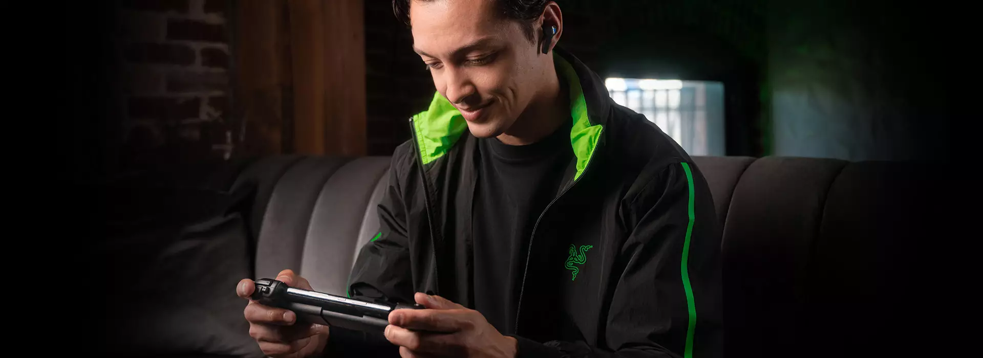 RAZER KISHI V2 UNIVERSAL GAMING CONTROLLER (FOR ANDROID) - 2