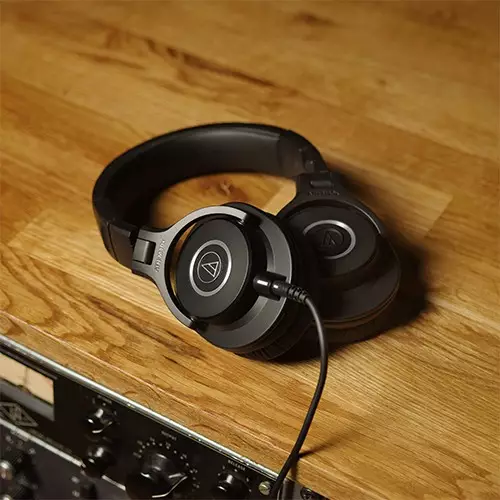 Audio technica ATH-M40x Professional Studio Monitor Headphone-3