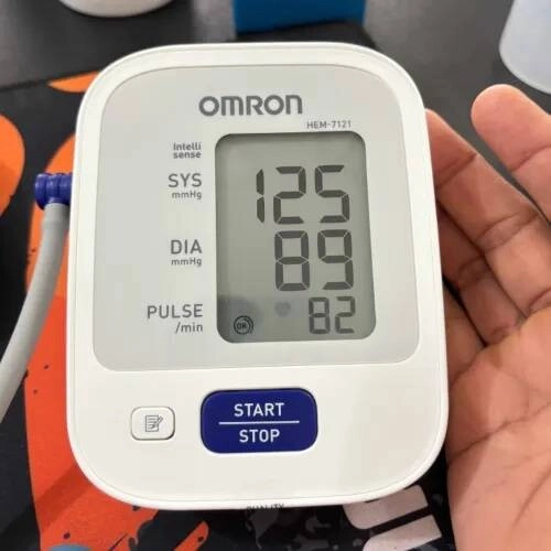 Omron HEM-7121 Digital Blood Pressure Monitor - 2
